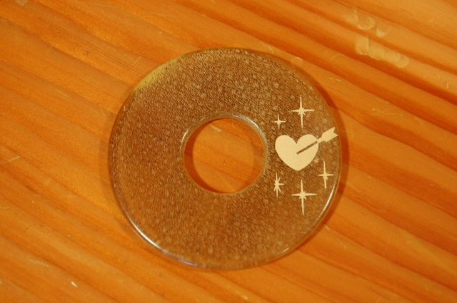 皮ツバ　ハートに矢